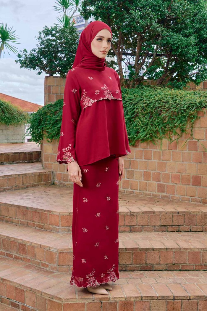 Layqa Luxe - Deep Red