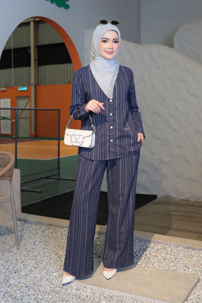 Evelyn Suit with Pants 2.0 - Navy Blue