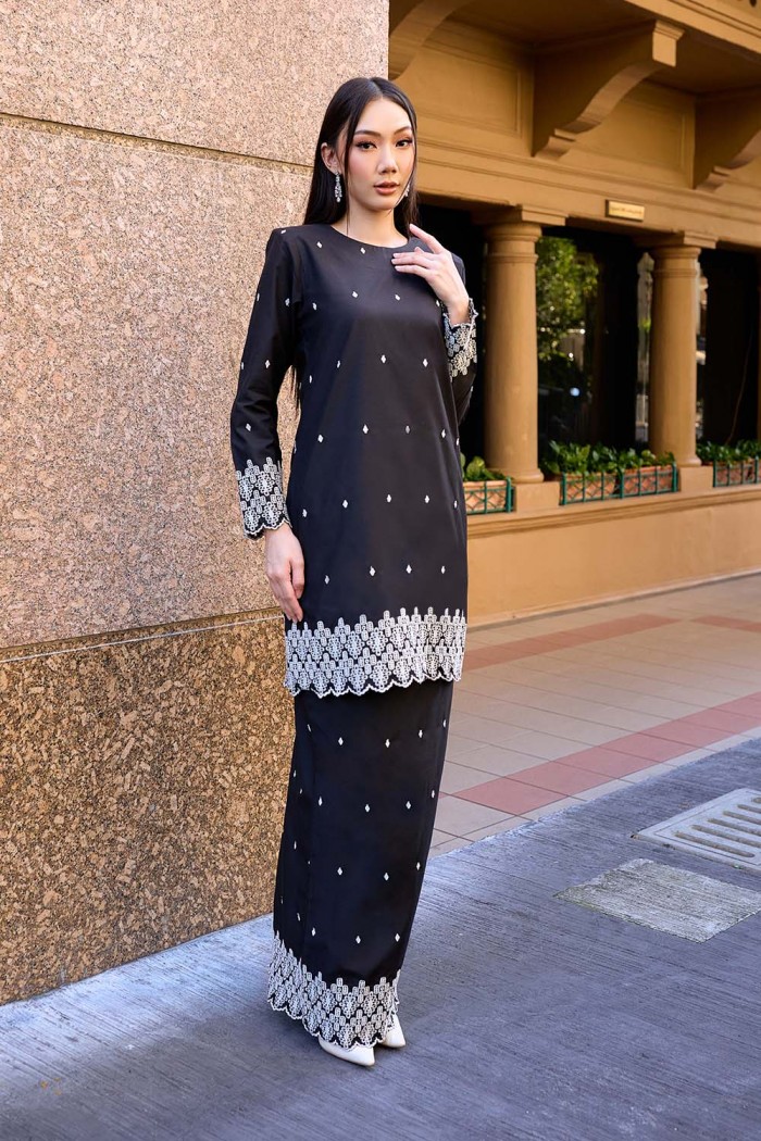 Naura Kurung - Exclusive Black