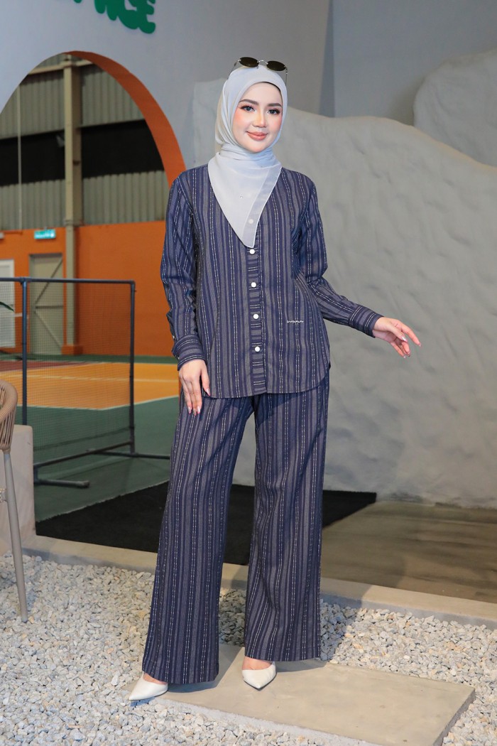 Evelyn Suit with Pants 2.0 - Navy Blue