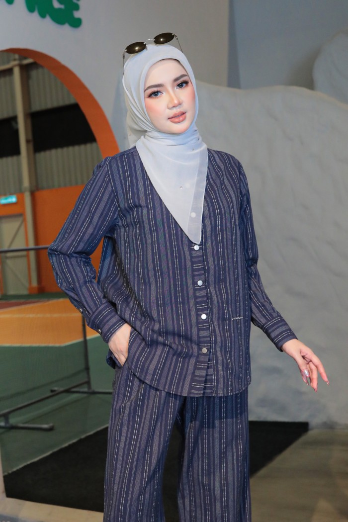 Evelyn Suit with Pants 2.0 - Navy Blue