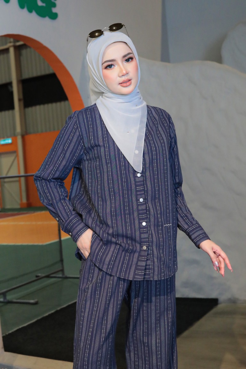 Evelyn Suit with Pants 2.0 - Navy Blue