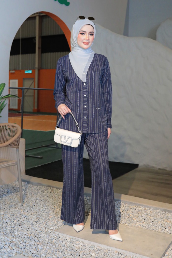 Evelyn Suit with Pants 2.0 - Navy Blue